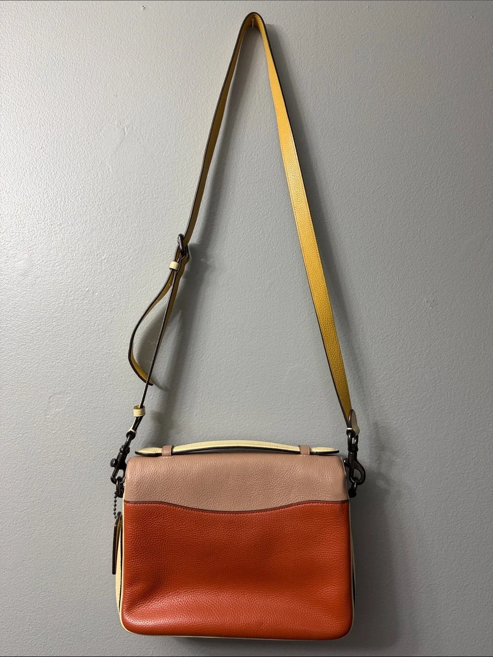 Coach Cassie Crossbody in a colorblock leather design turn-lock closure - Picture 7 of 9